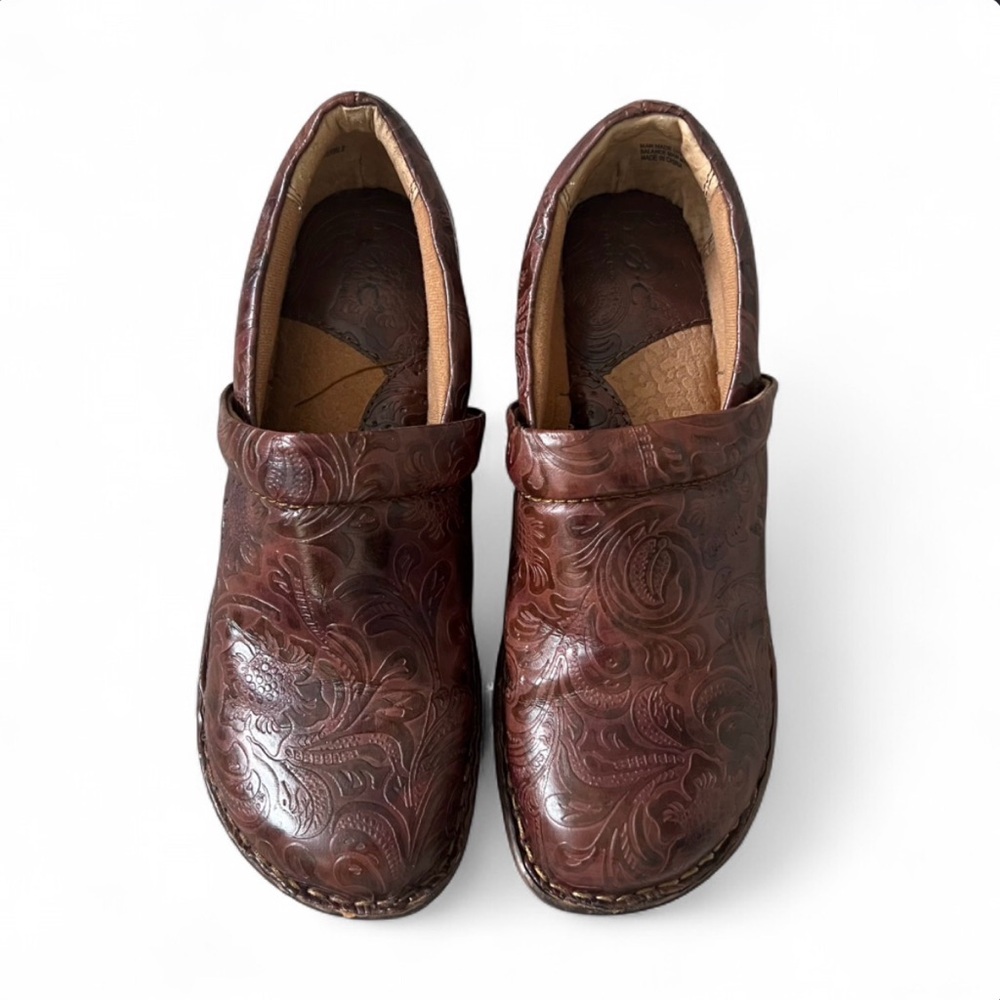 BOC Born Concept Embossed Leather Clogs Size 8 Brown Slip On - Picture 2 of 6